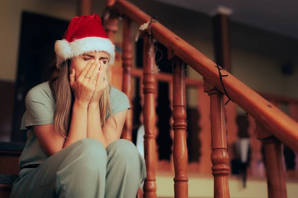 Yalnız Kadın Noel Tatillerinde Ağlıyor Bunalımda — Stok fotoğraf
