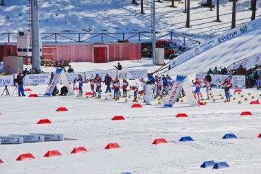 Biatlon - sporcu - start sıcak yarış