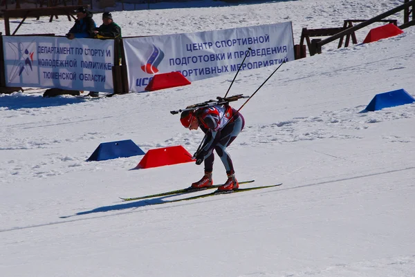 Biatlon - sporcu - sıcak yarış — Stok fotoğraf