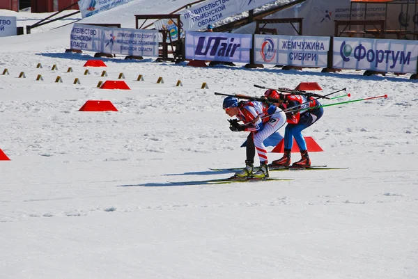 Biatlon - sporcu - sıcak yarış — Stok fotoğraf