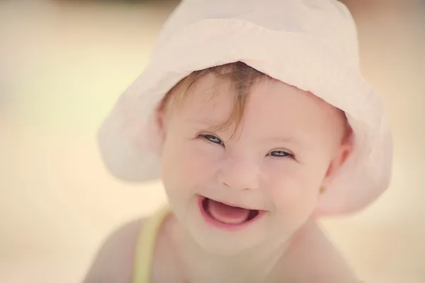 Cheerful little baby girl with Downs Syndrome playing in the pool — Stock Photo, Image