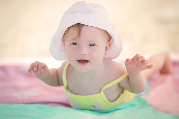 Cheerful little baby girl with Downs Syndrome playing in the pool — Stock Photo, Image