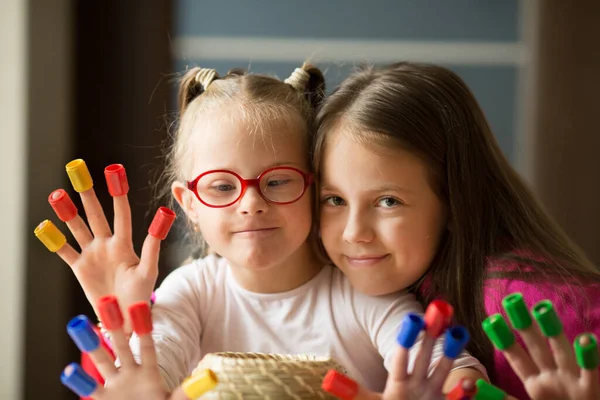 Girl with Down syndrome and her older sister have a fun time — Stock Photo, Image