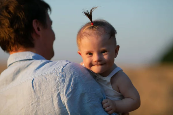 Vater und Tochter mit Down-Syndrom — Stockfoto