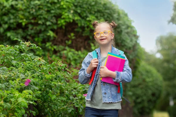 Girl Syndrome Goes School Backpack — Foto Stock