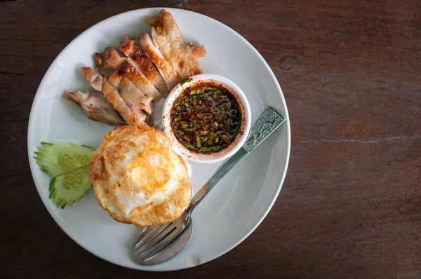 Ayam panggang dengan nasi. — Stok Foto