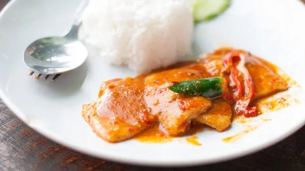 Arroz con cerdo frito Pasta de curry — Foto de Stock