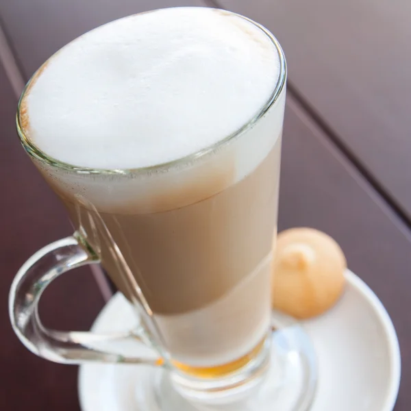 Macchiato sobre la mesa — Foto de Stock