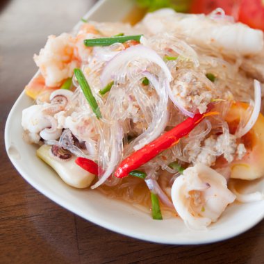 domuz erişte ve salata ile