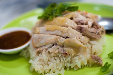 Tavuk çorbasıyla pişirilmiş pirinç. 