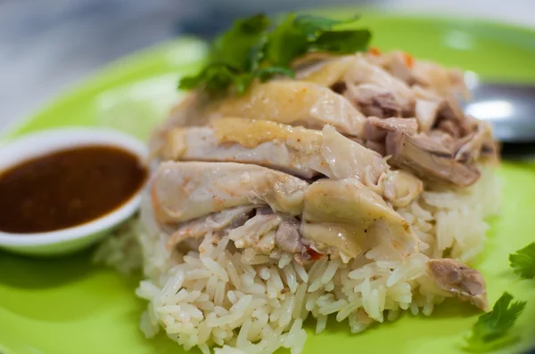 Рис на пару с куриным супом — стоковое фото