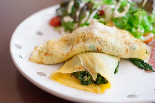 Crepe stuffed with spinach — Stock Photo, Image