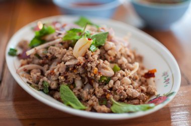 Baharatlı kıyılmış domuz 