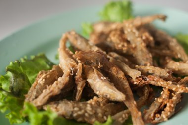 Derin kızarmış hamsi