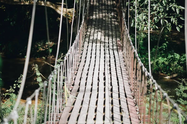 Ponte Corda Suspensa Suspensão Madeira Parque Jardim — Fotografia de Stock