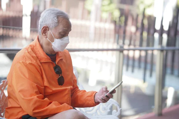 Asian Old Elder Senior Man Elderly Wearing Mask Using Mobile — Stock Photo, Image