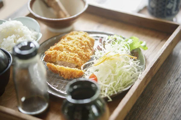 Жареная Хрустящая Котлета Свинины Японской Едой Капусты Tonkatsu — стоковое фото