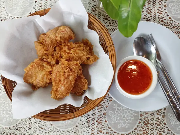 Deep Fried Breaded Crispy Chicken Wing Dipping Sauce —  Fotos de Stock