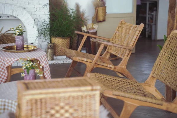 Chaise Rotin Osier Sur Balcon Terrasse Intérieur Maison — Photo