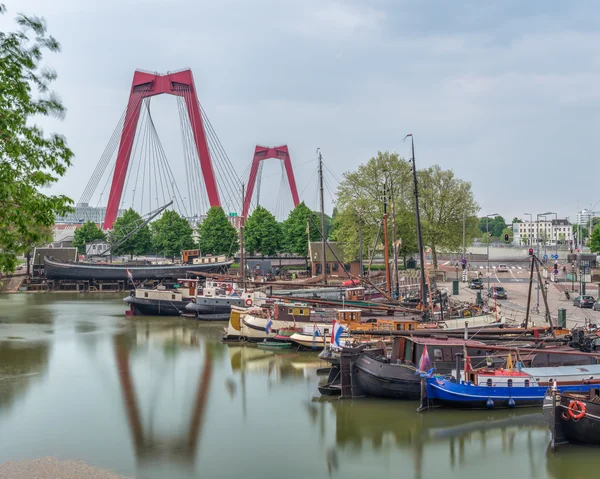 Bridge and boats in Rotterdam — Stock Photo, Image