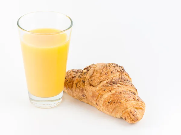 Ontbijt met croissant, oranje sap — Stockfoto