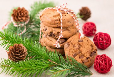 Natürmort ile Noel tatlılar, köknar ve çam koni