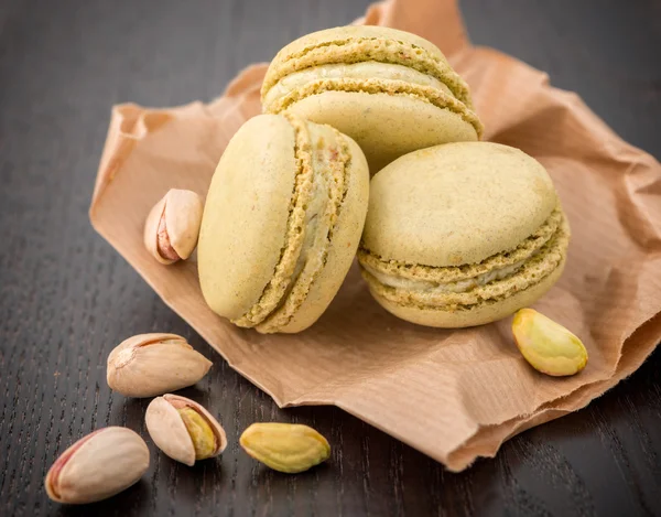 Macaroons with pistachio — Stock Photo, Image