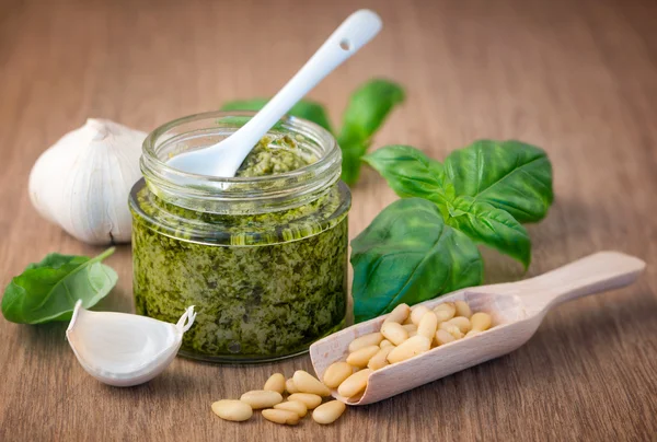 Fresh pesto with basil — Stock Photo, Image