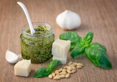 taze Fesleğenli pesto