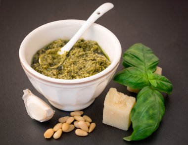 taze Fesleğenli pesto
