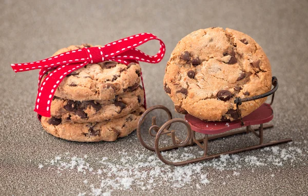 Vánoční dekorace s čokoláda čip cookie — Stock fotografie