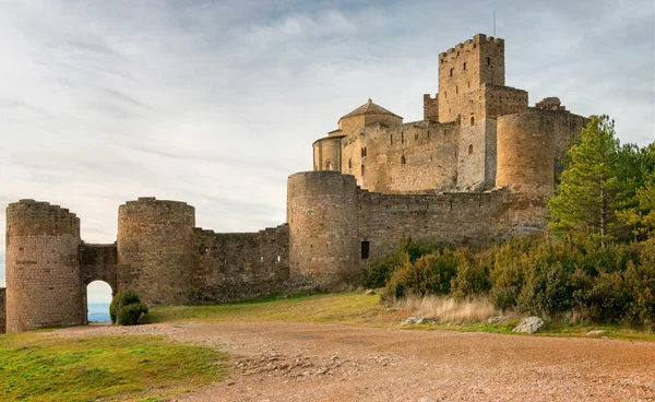 Středověký hrad loarre, aragon, Španělsko — Stock fotografie