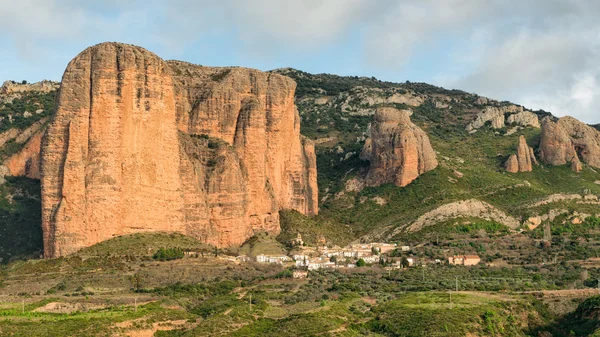 Montañas paisaje, Mallos de Riglos, España —  Fotos de Stock