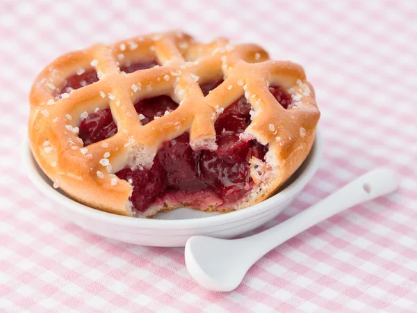 Vers gesteund cherry pie — Stockfoto