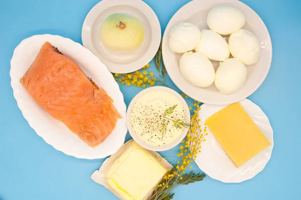 Cozinhar Salada Mimosa Salada Camadas Peixe Ovos Queijo Manteiga Ovos Imagem De Stock