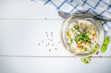 Sebzeli kalın kremalı tavuk çorbası..