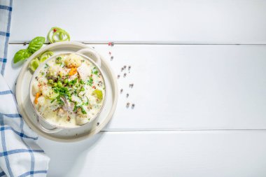 Sebzeli kalın kremalı tavuk çorbası..