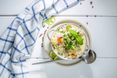 Sebzeli kalın kremalı tavuk çorbası..