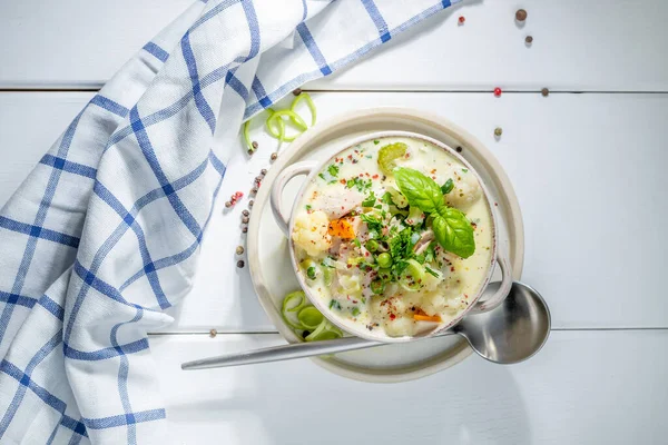 Sebzeli kalın kremalı tavuk çorbası..