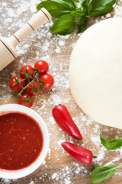 Ingredientes para o cozimento de pizza — Fotografia de Stock