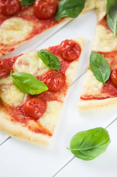 Pizza margarita — Stockfoto