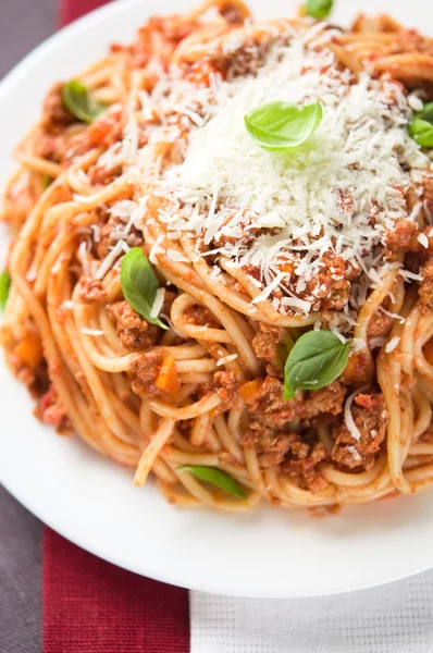 Spaghetti bolognese con parmigiano — Foto Stock