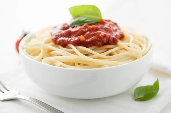 Nudeln mit Tomatensauce — Stockfoto