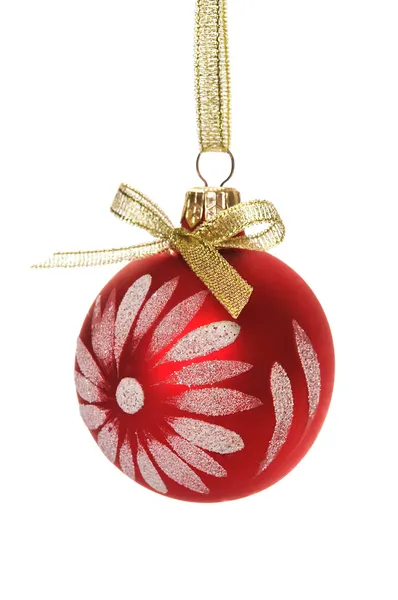 Bauble Natale rosso isolato sul bianco — Foto Stock