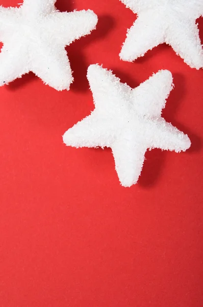 Sníh hvězdy na červené s kopií prostor — Stock fotografie