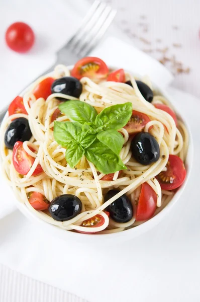 Pasta with tomatoes and olives — Stock Photo, Image