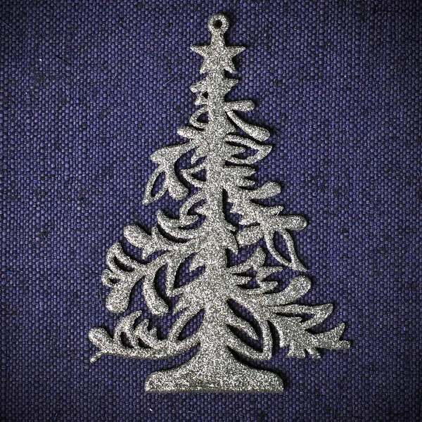 Stříbrné vánoční strom na pozadí modré plátno — Stock fotografie