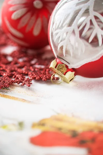 Red and white xmas baubles close up — Stock Photo, Image