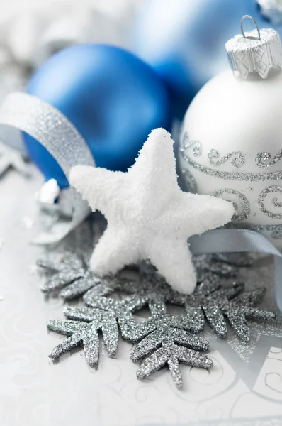 Niebieski i srebrny świąteczny dekoracja — Zdjęcie stockowe