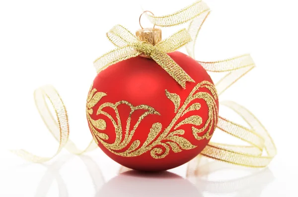 Red xmas ball and golden ribbon on the white — Stock Photo, Image